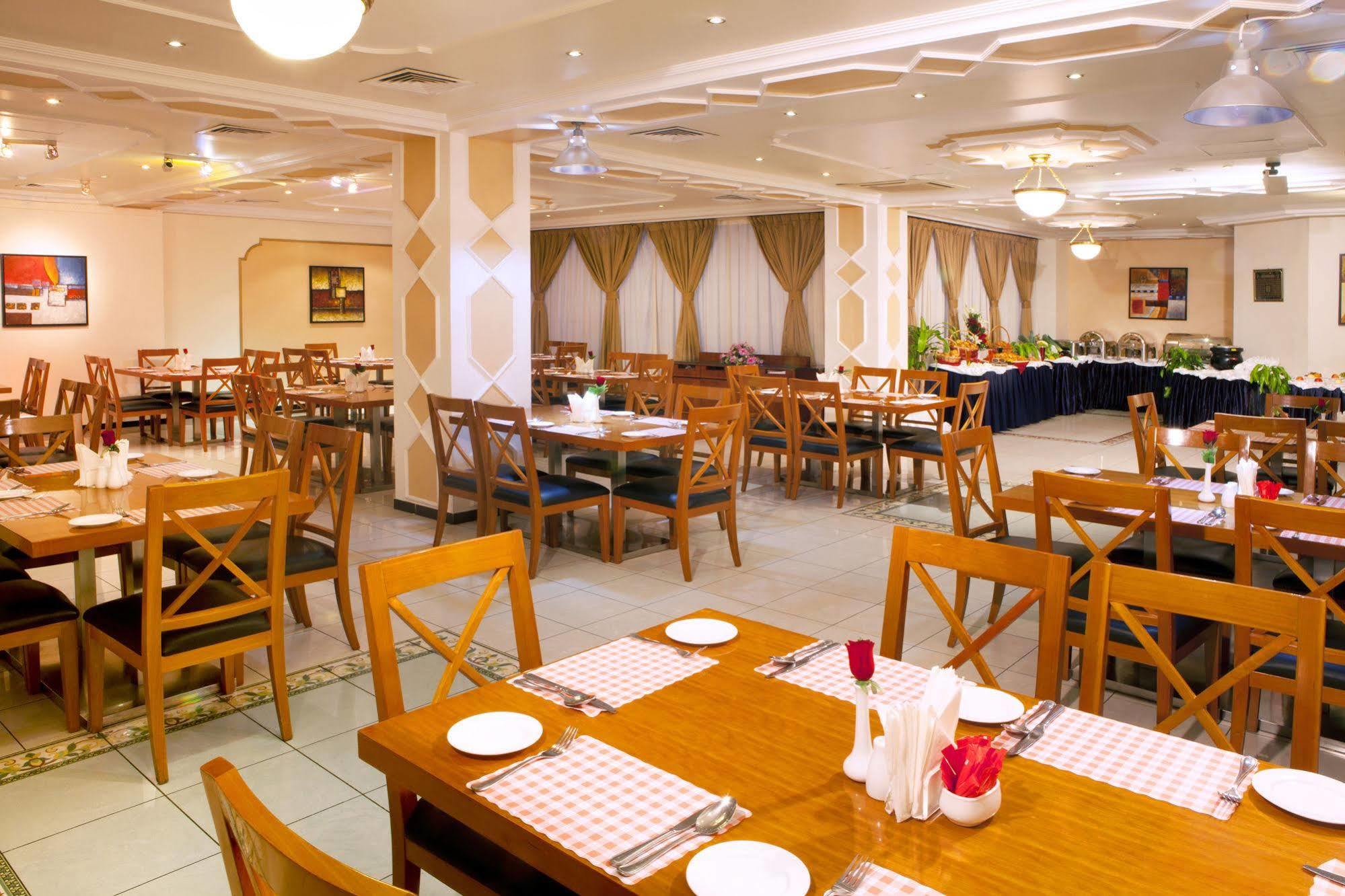 Landmark Plaza Hotel Dubai Bagian luar foto