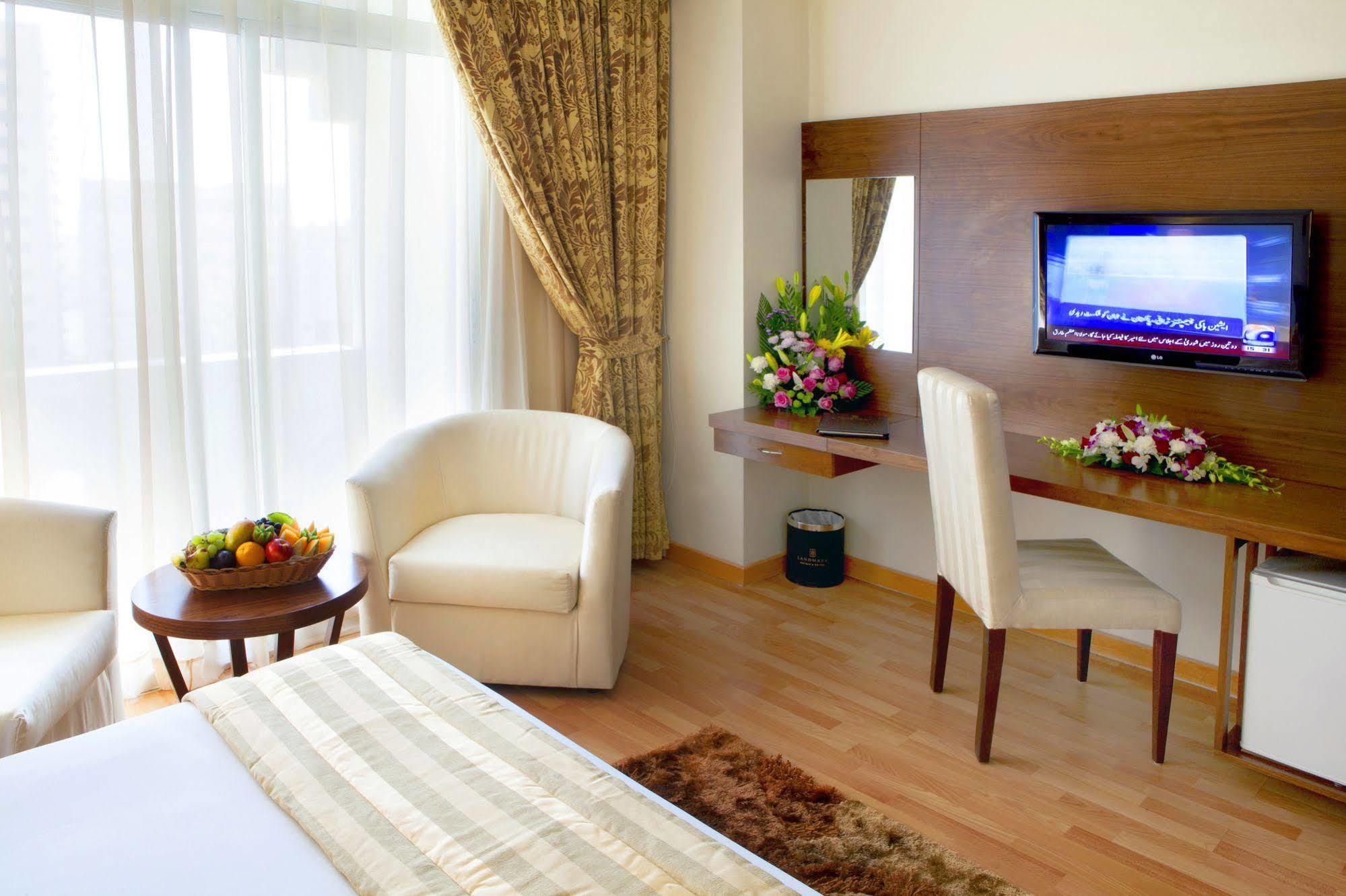 Landmark Plaza Hotel Dubai Bagian luar foto