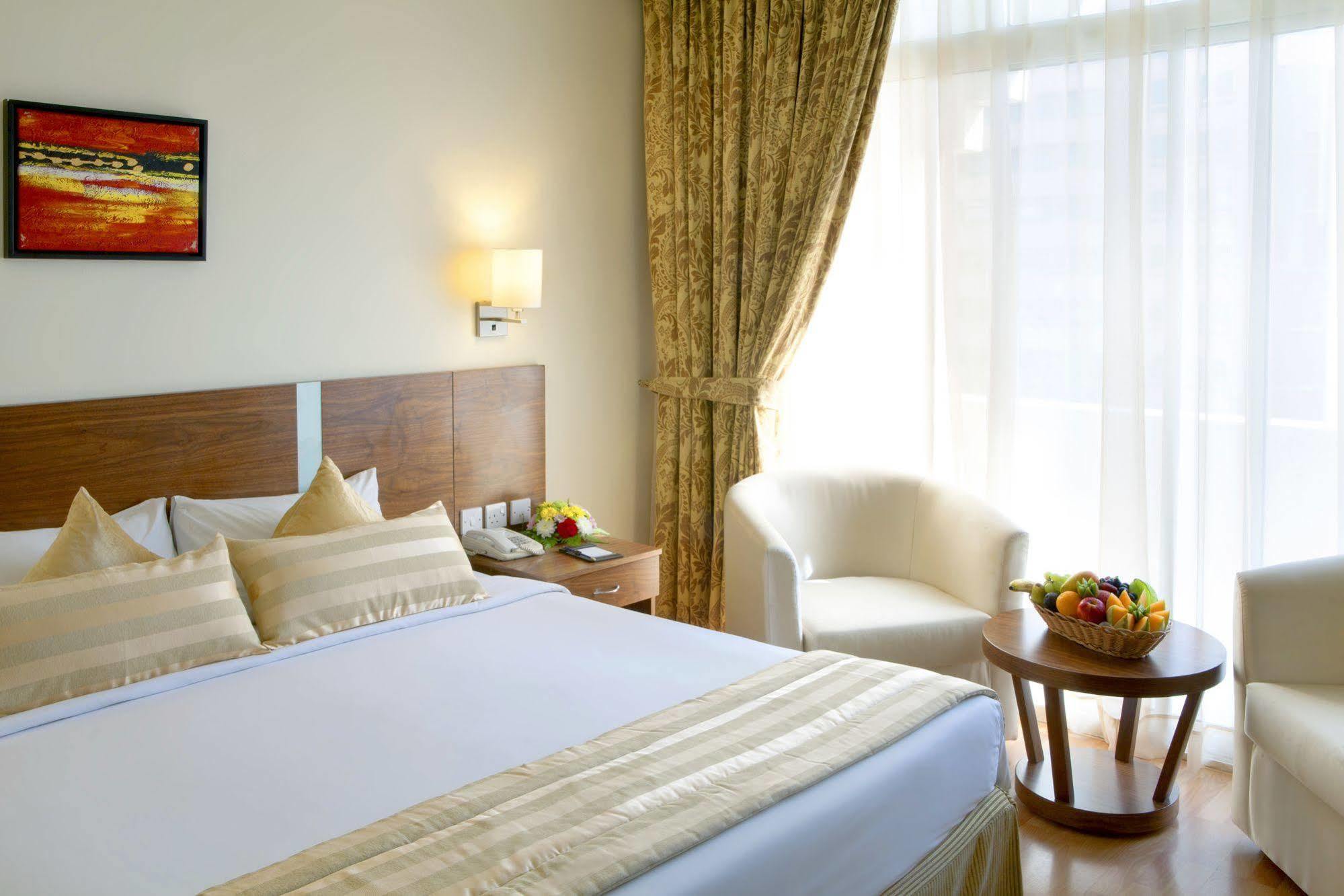 Landmark Plaza Hotel Dubai Bagian luar foto