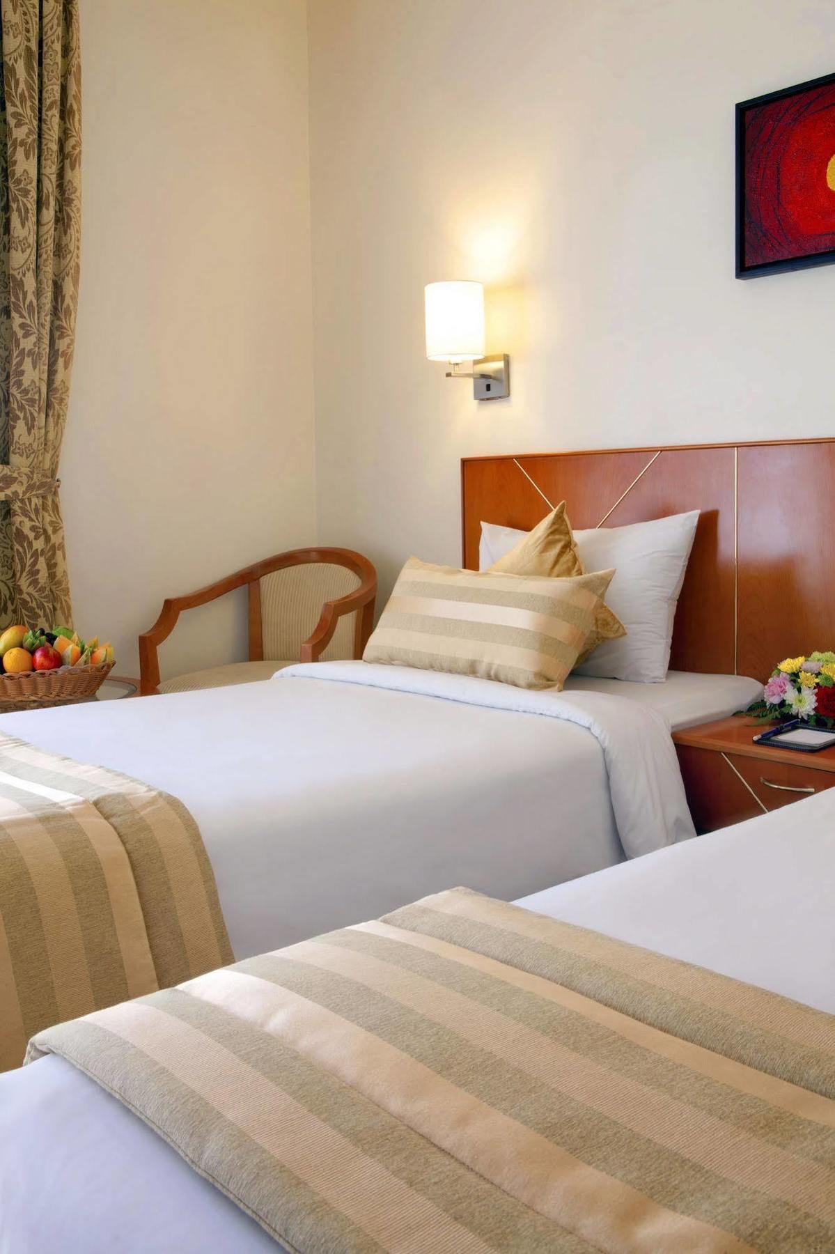 Landmark Plaza Hotel Dubai Bagian luar foto