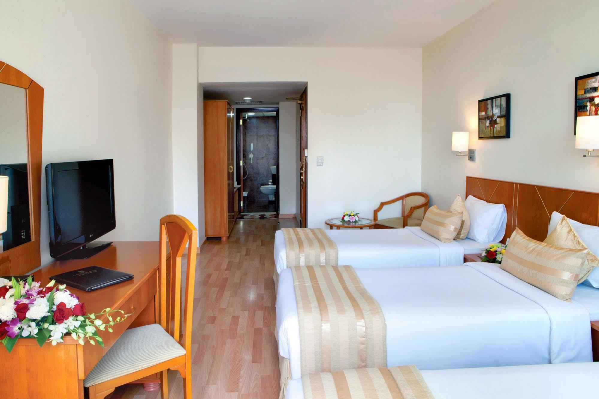 Landmark Plaza Hotel Dubai Bagian luar foto