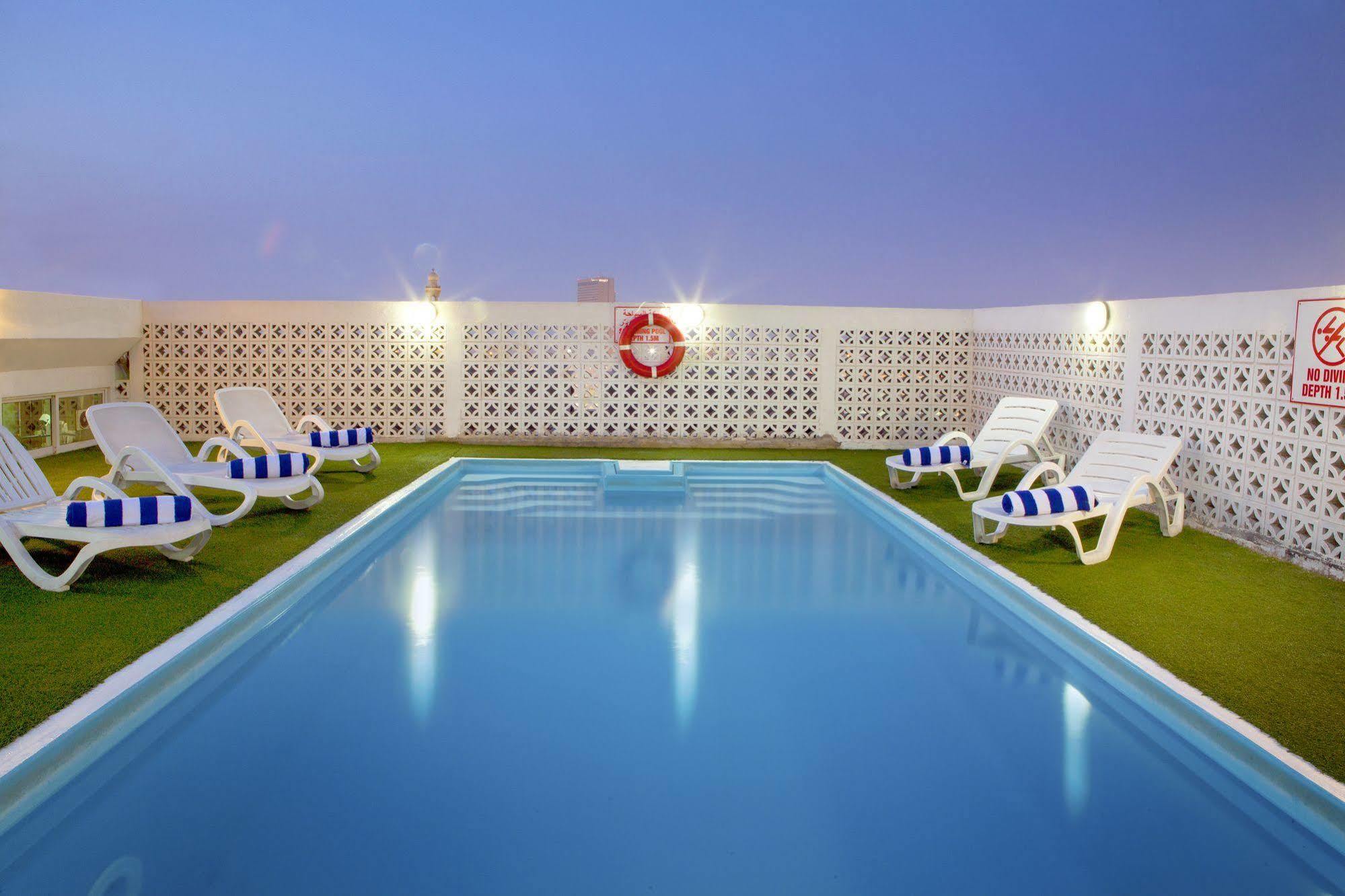 Landmark Plaza Hotel Dubai Bagian luar foto