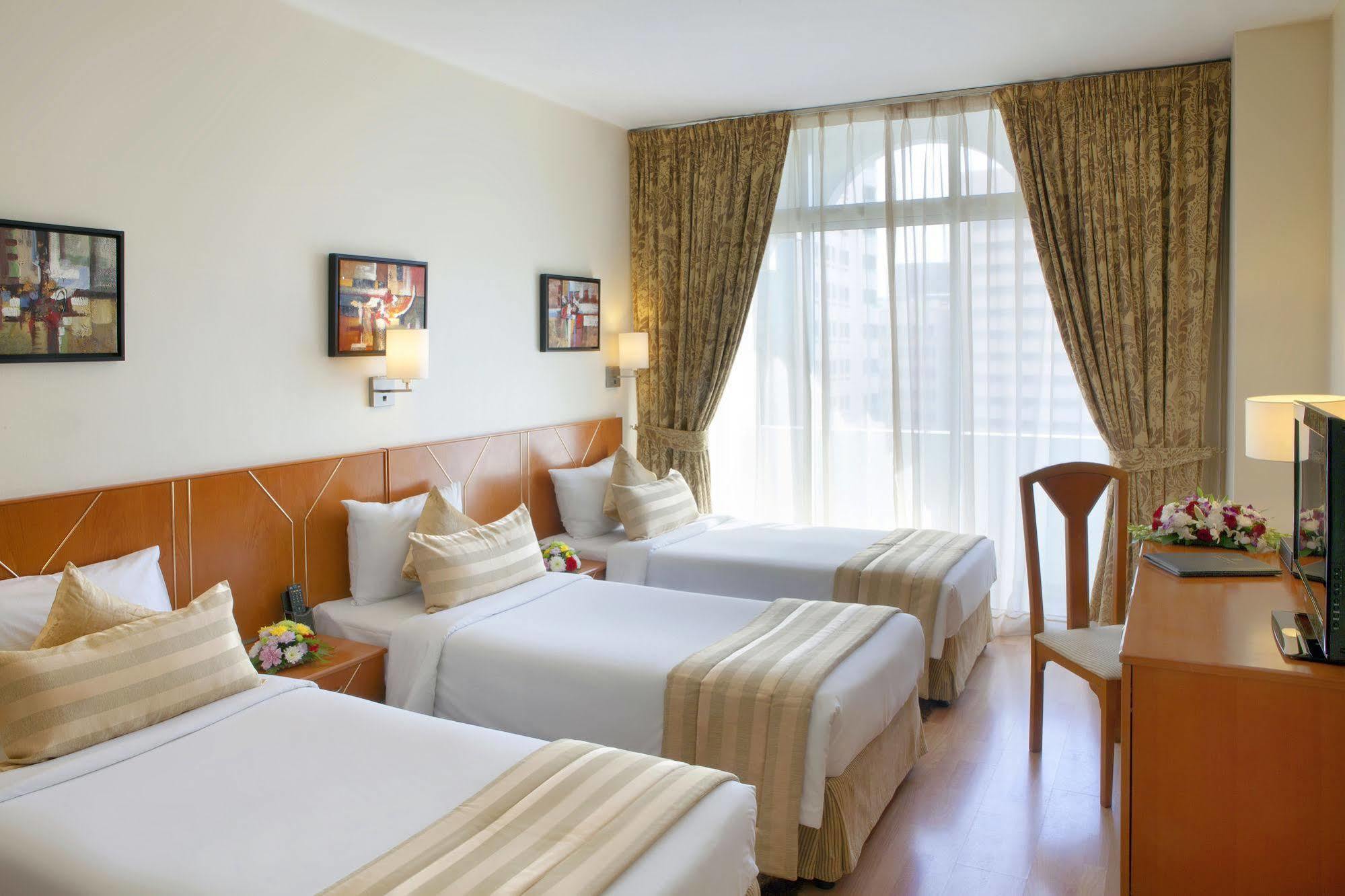 Landmark Plaza Hotel Dubai Bagian luar foto
